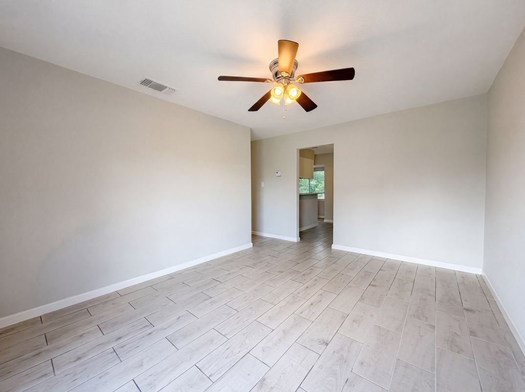 Property photo 3 of 102 Dartmoor Dr