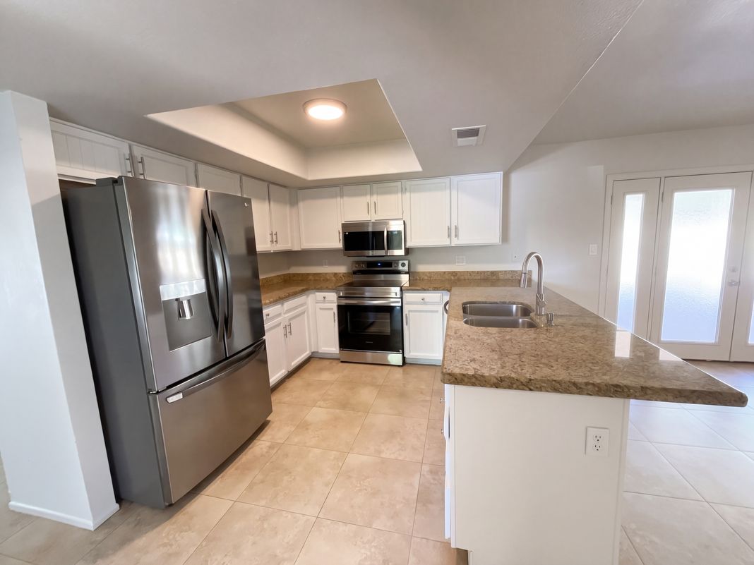 Property photo 2 of 4038 W Mercer Ln