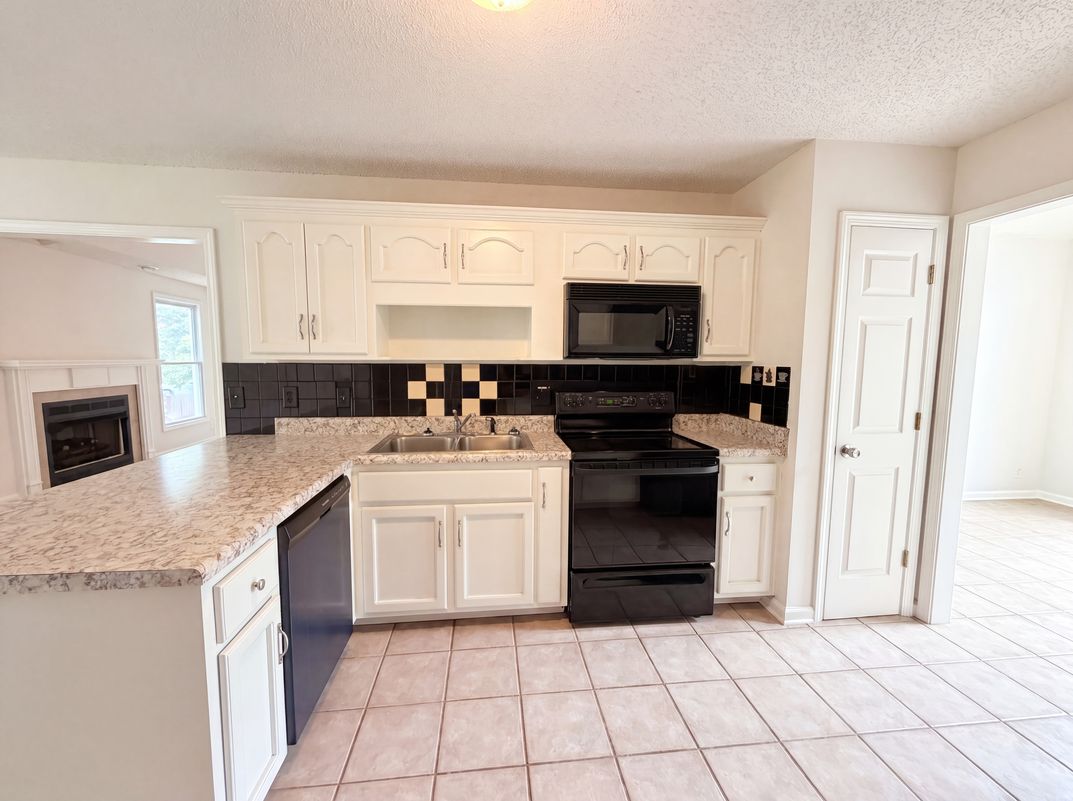 Photo 2 of 17 of 3609 Millington Dr, Clarksville, TN