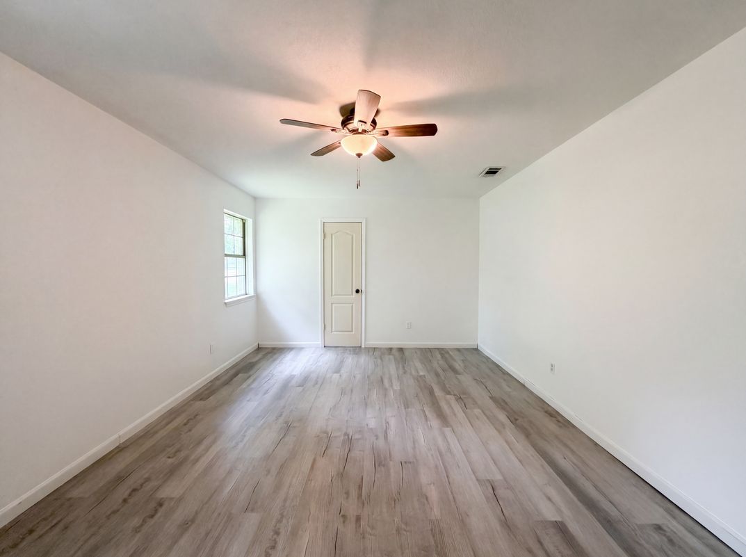 Photo 4 of 16 of 410 Cole Ave, Temple, TX