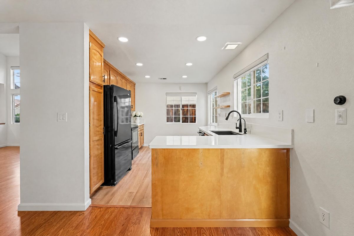Property photo 2 of 5272 Pebble Glen Dr