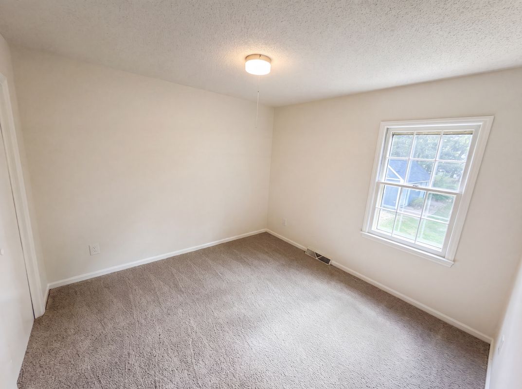 Photo 8 of 19 of 8909 Danson Dr, Charlotte, NC