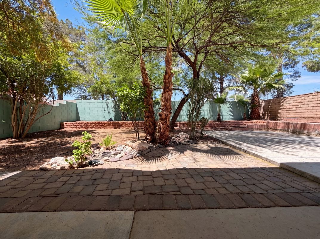 Photo 25 of 28 of 2801 Autumn Haze Ln, Las Vegas, NV
