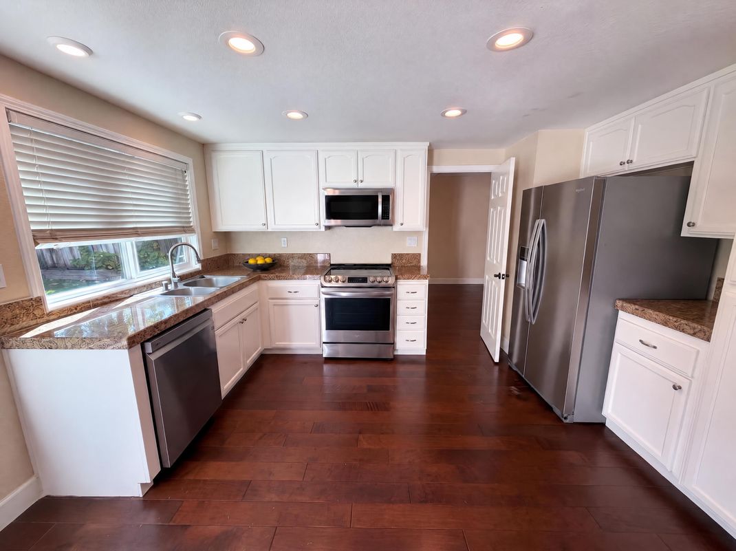 Property photo 2 of 3005 Calle De La Mesa