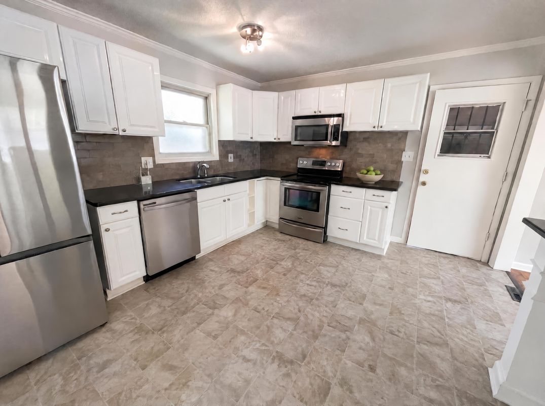 Property photo 2 of 2855 Jerome Rd