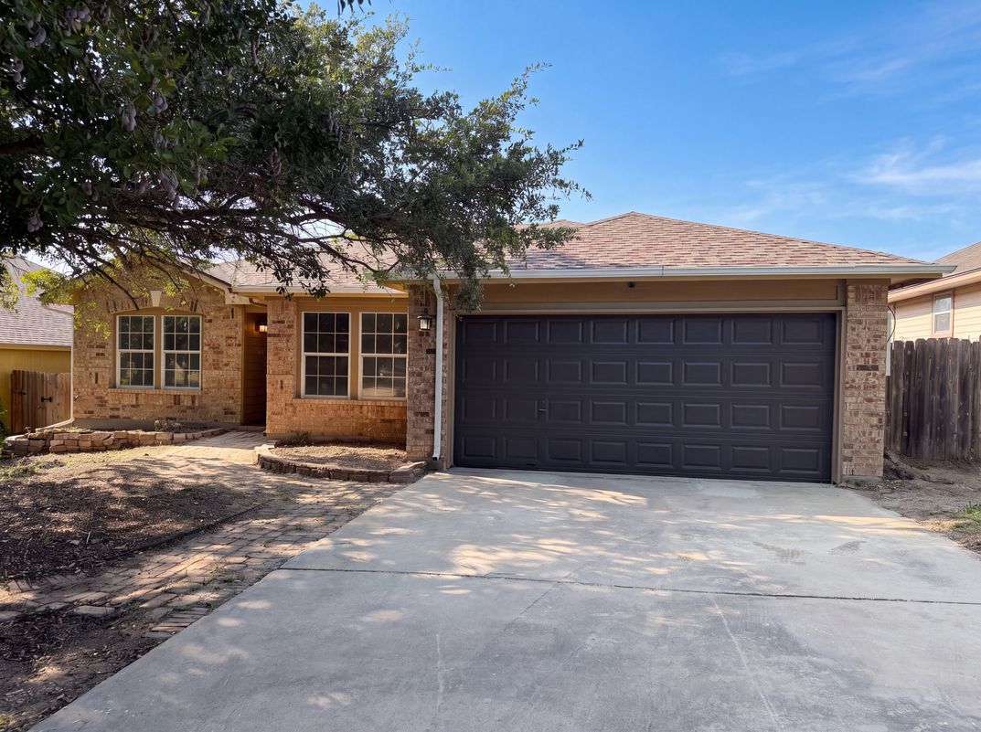 Property photo 1 of 1620 Sunview Cir