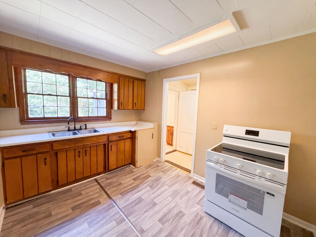 Property photo 2 of 372 Oliver St