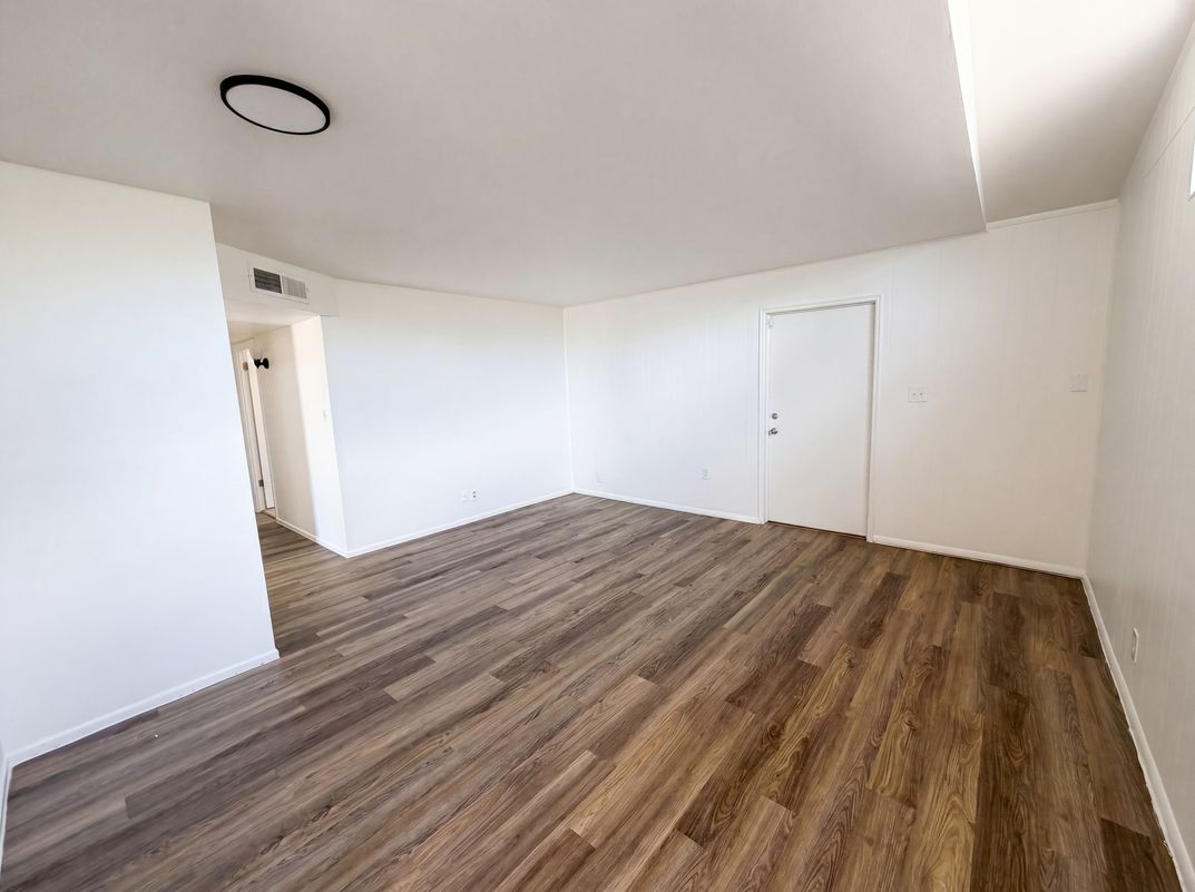 Property photo 3 of 2901 N Cloverland Ave