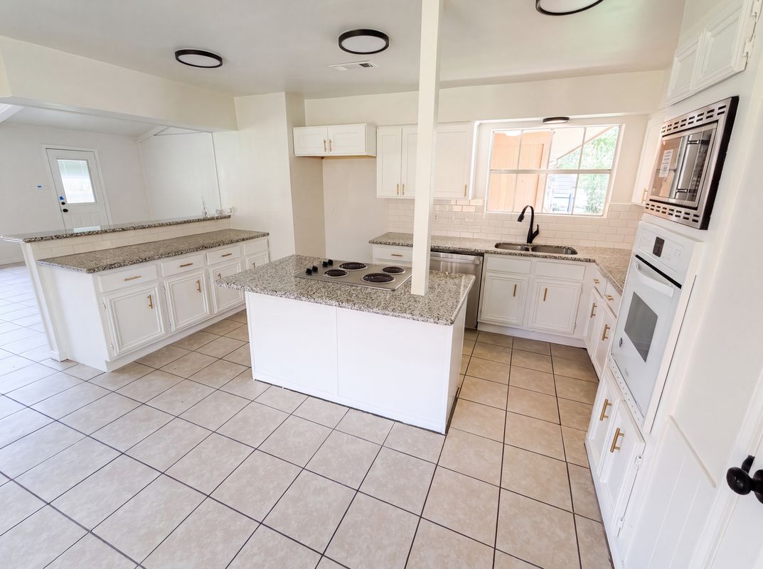 Property photo 2 of 719 Equinox St