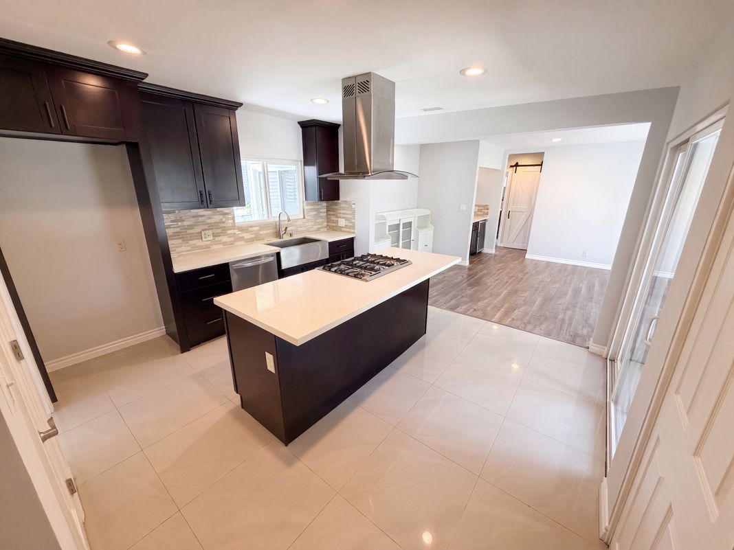 Property photo 2 of 2025 Via Mirada