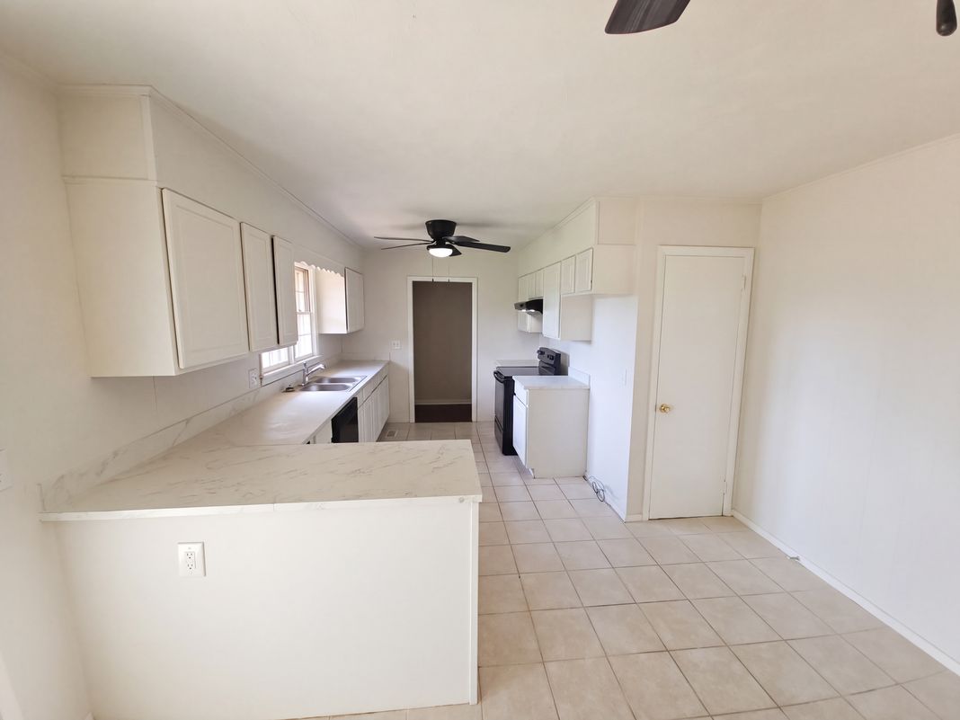 Property photo 2 of 1001 Stanbery Cir