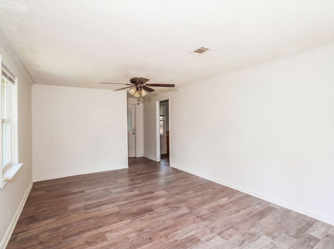 Property photo 3 of 733 Sutton St
