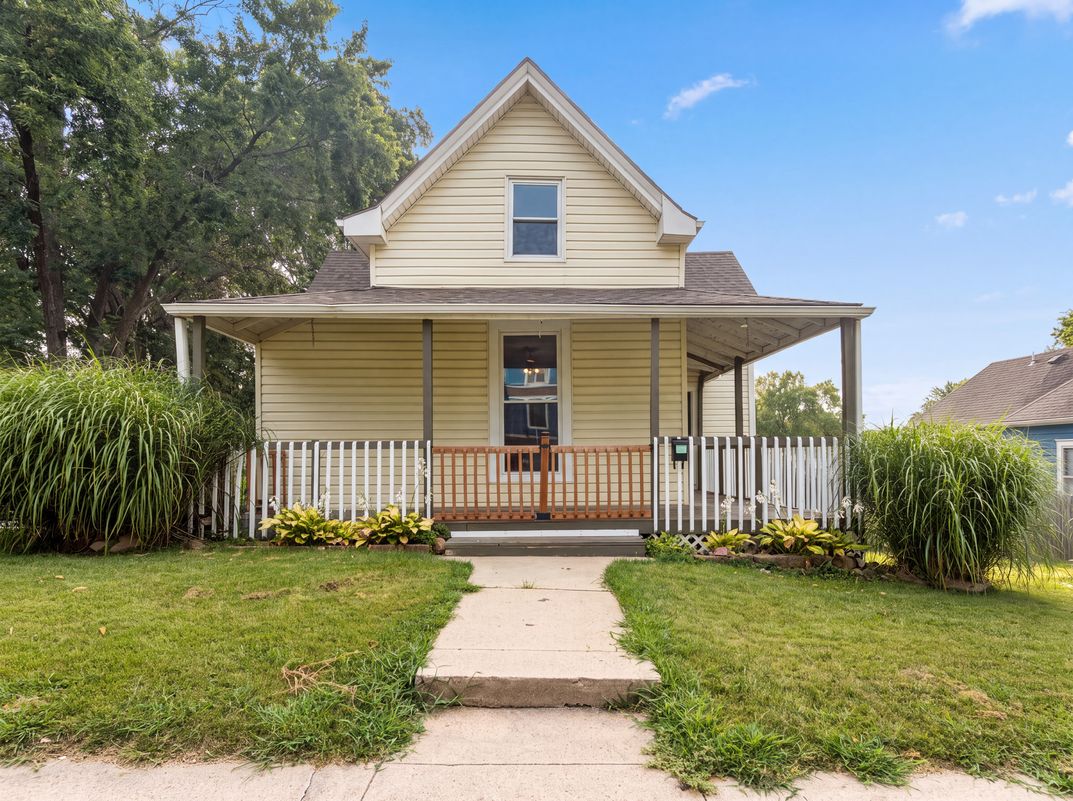 Property photo 1 of 423 N Missouri St