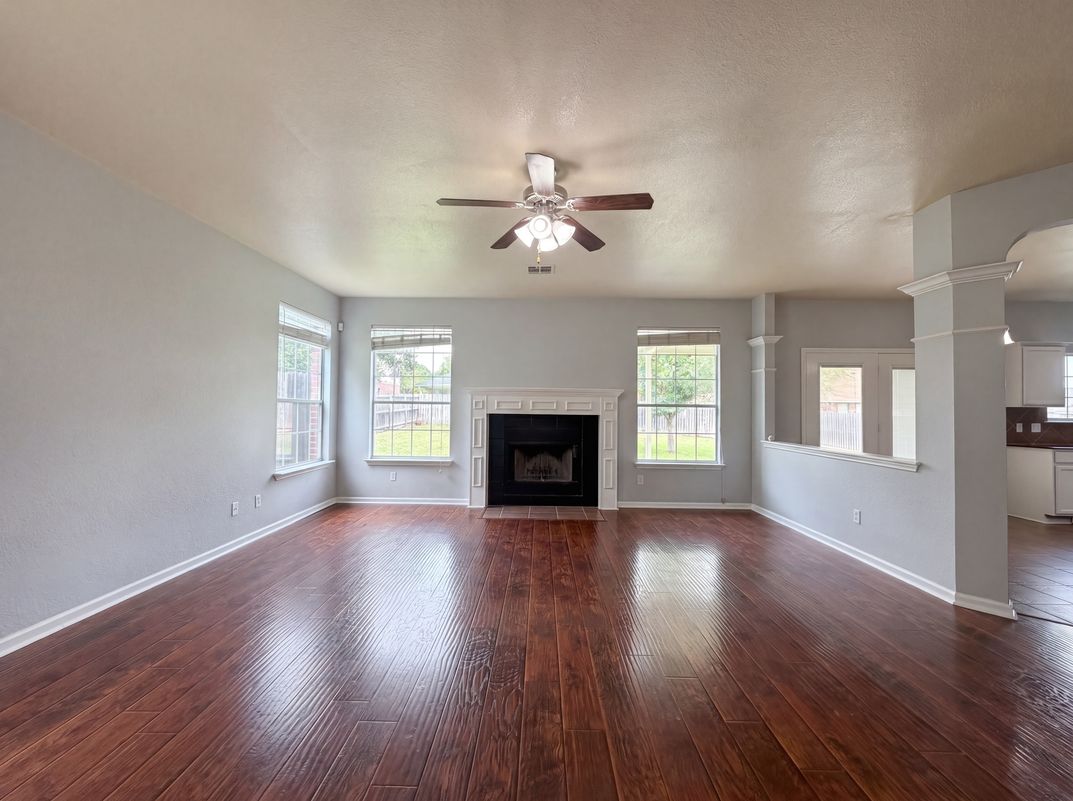 Property photo 3 of 313 Crowfoot Dr