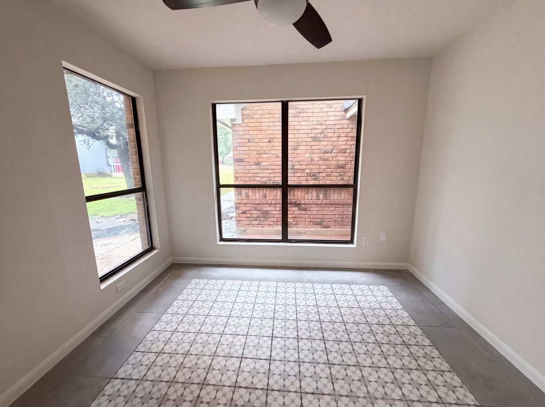 Photo 6 of 24 of 1517 River Oak Dr, Leander, TX