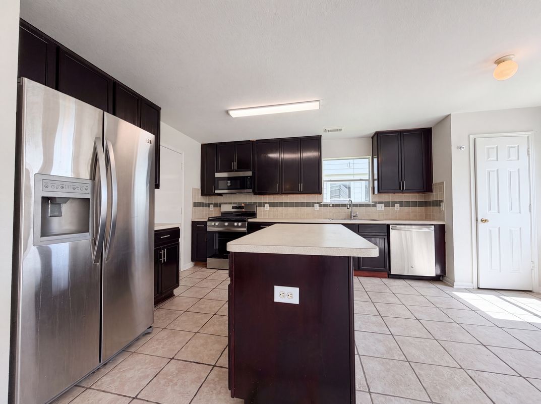 Photo 19 of 22 of 16519 Eaglewood Shadows Dr, Sugar Land, TX
