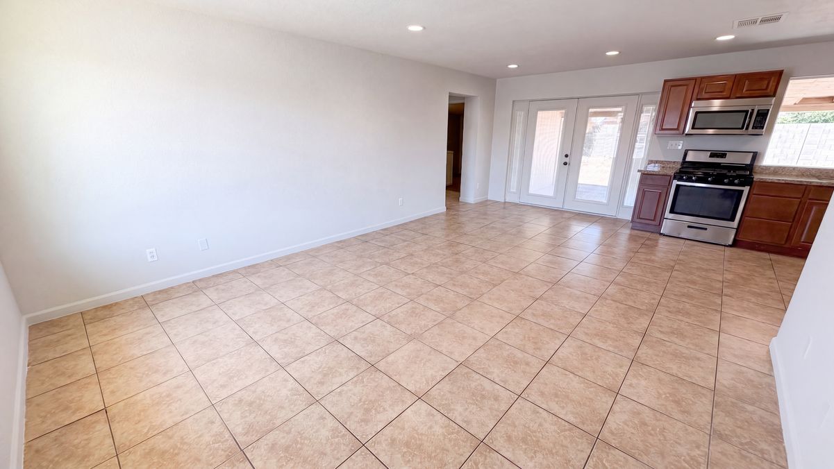Property photo 3 of 7312 W Mescal St