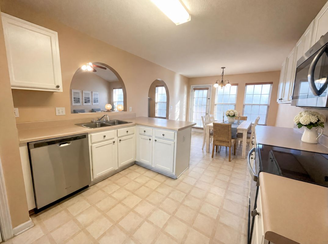 Property photo 2 of 3062 Crest Ridge Cir SW
