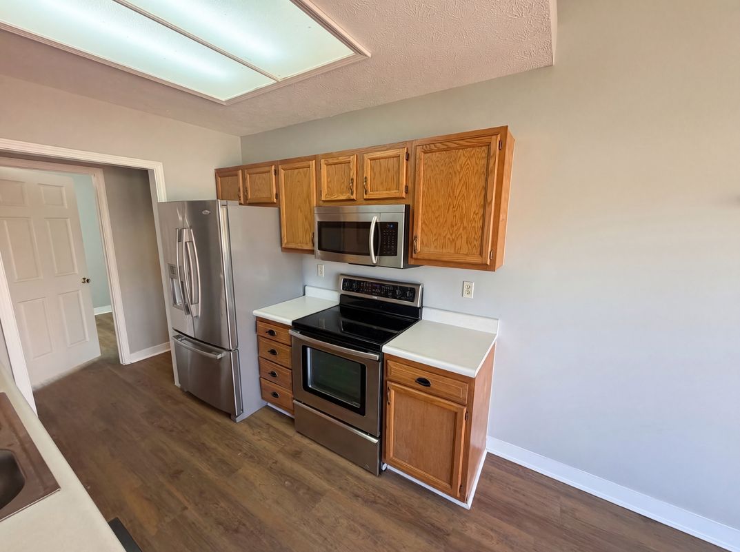 Property photo 2 of 227 Park Place Ct