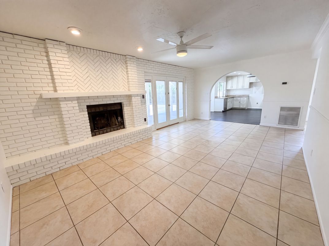Property photo 3 of 2608 S Mollera