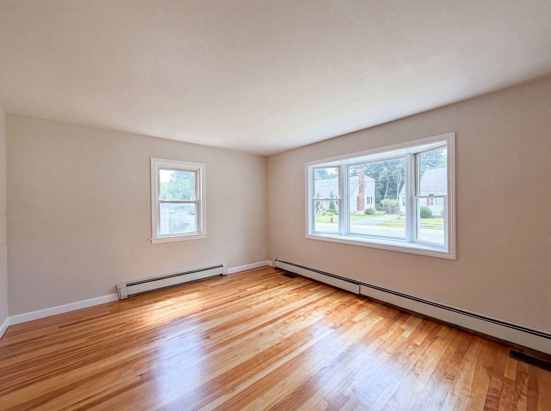 Property photo 3 of 4 MacArthur Cir