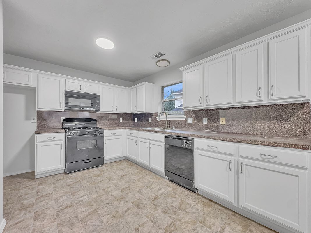 Property photo 2 of 10623 Redwood Dr