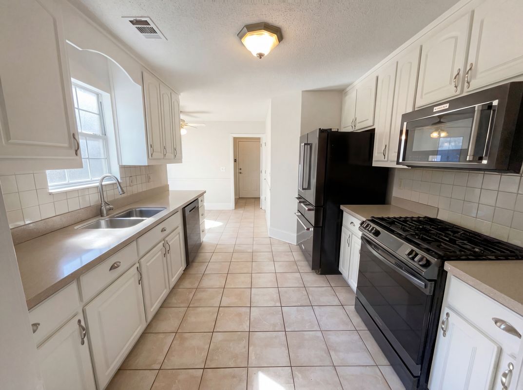 Property photo 2 of 165 Christian Woods Dr