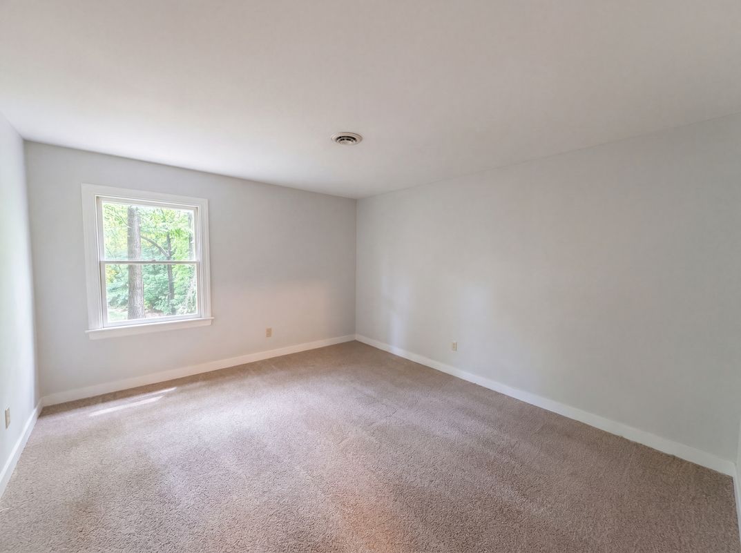 Photo 4 of 21 of 5517 W Bay Ct, Midlothian, VA