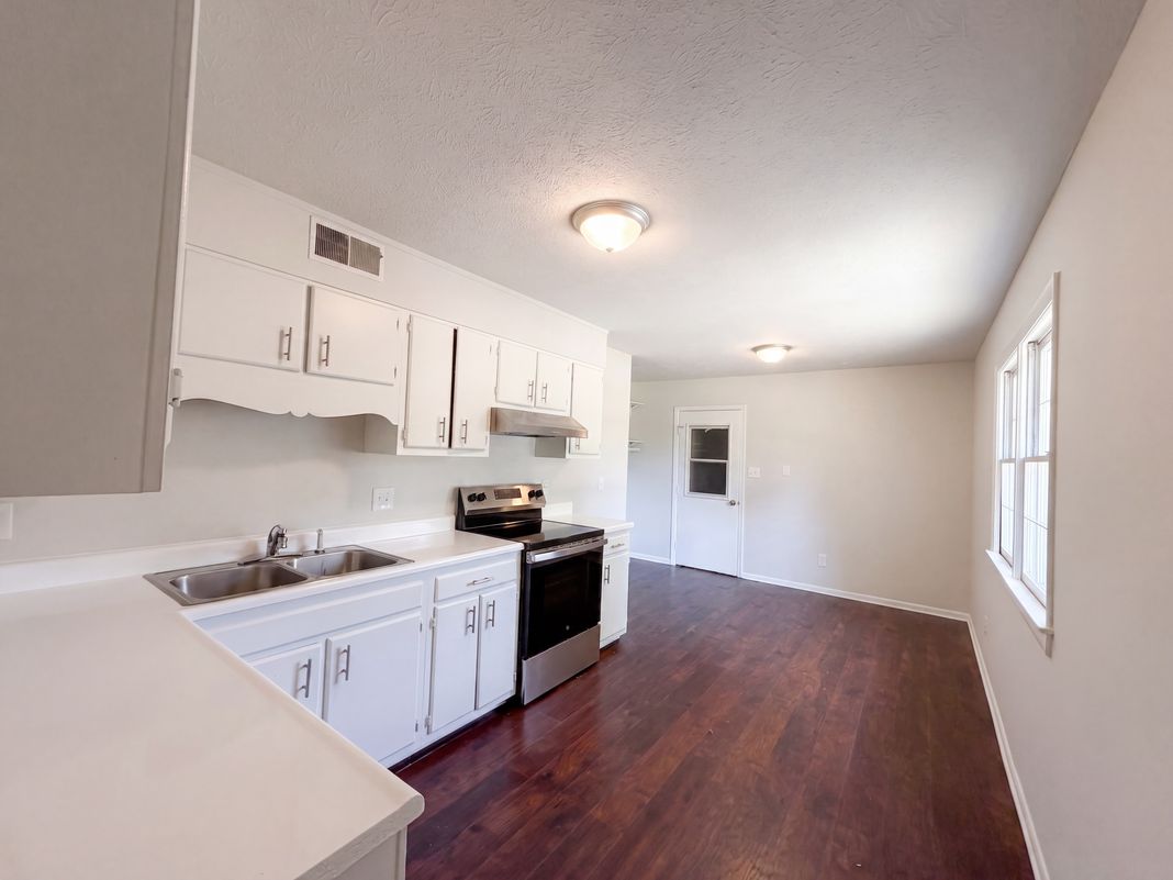 Property photo 2 of 3632 Metric Dr