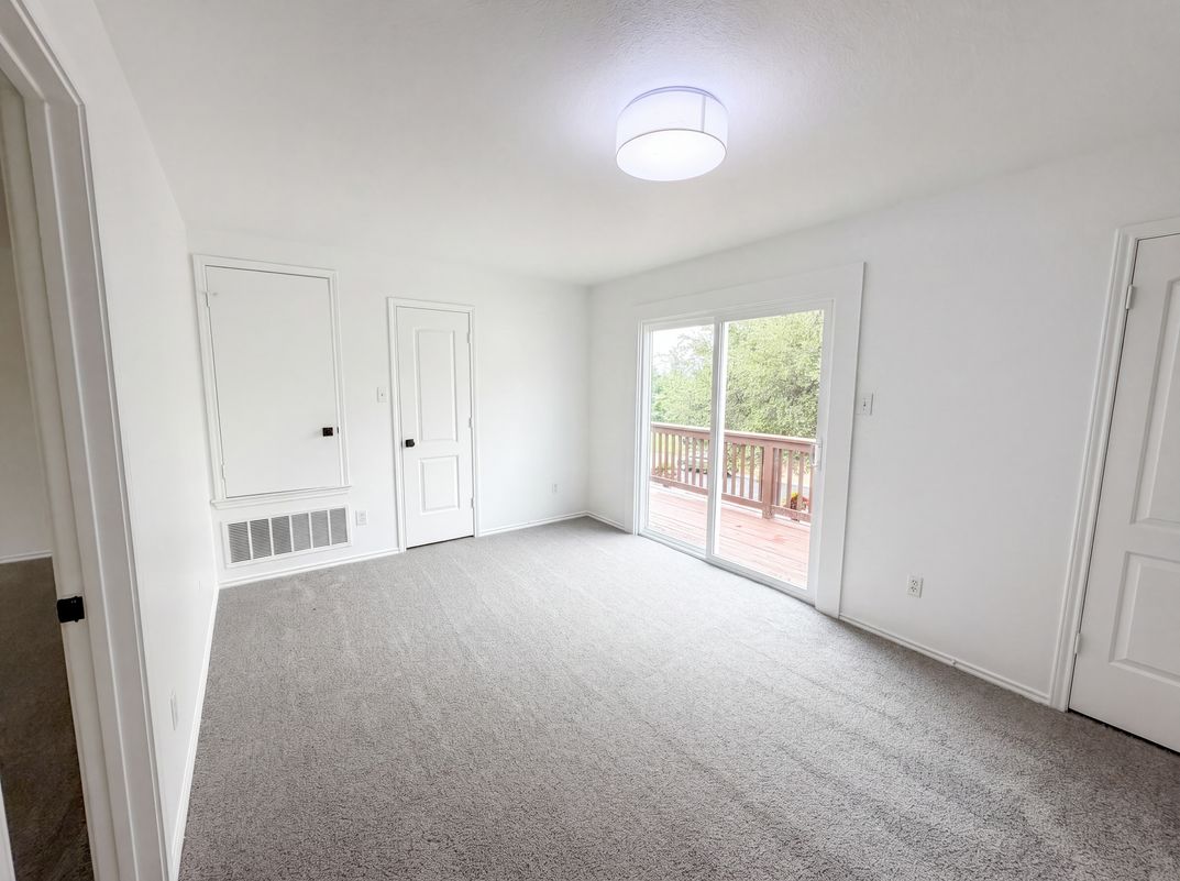 Photo 11 of 20 of 5406 S Hearsey Dr, Austin, TX