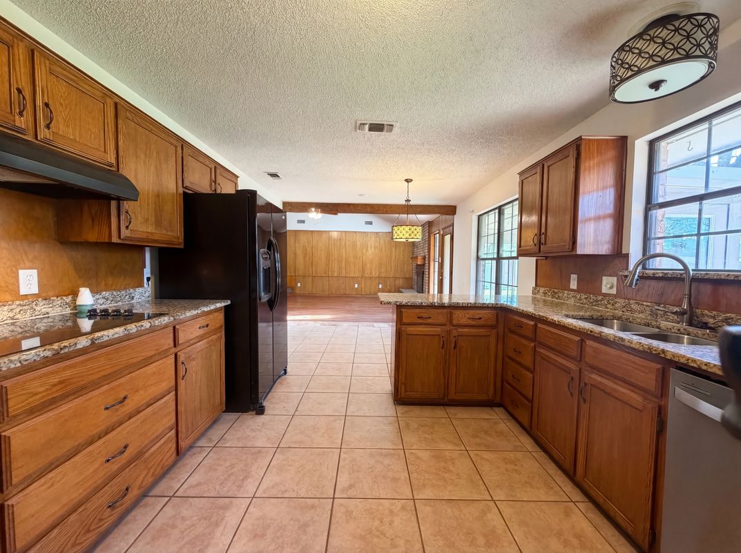 Property photo 2 of 5120 Red River Dr