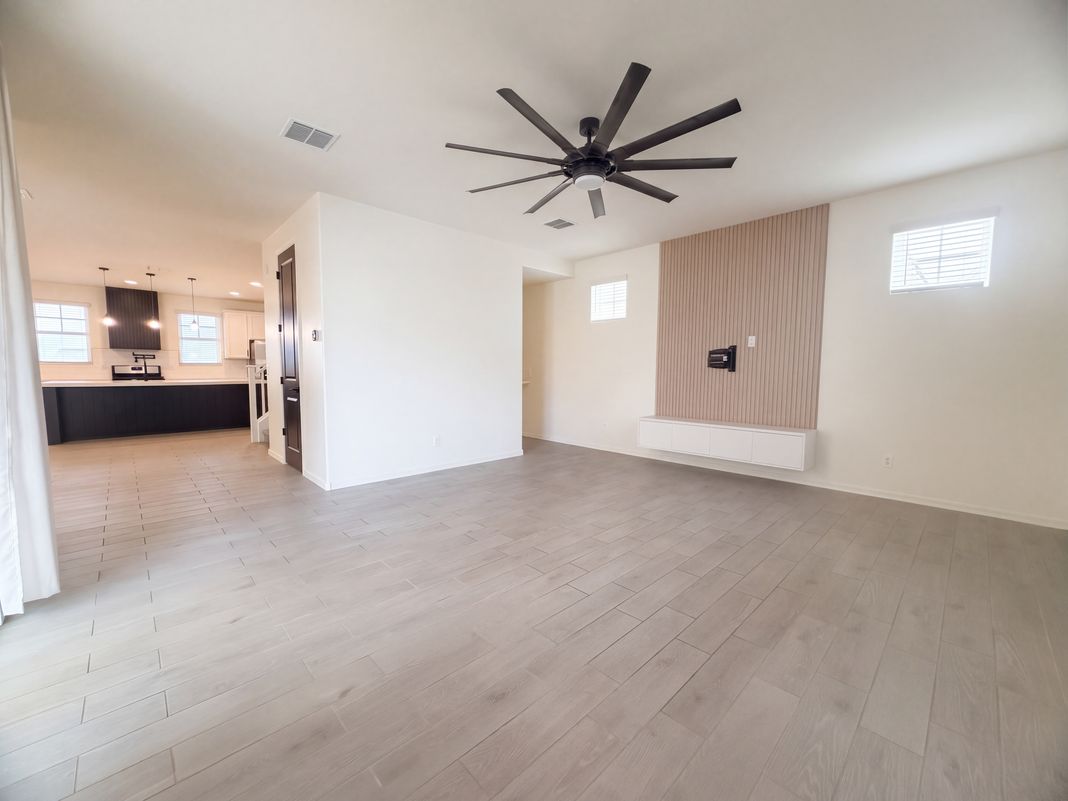 Property photo 3 of 781 W Flintlock Way