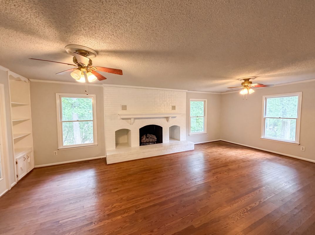 Property photo 3 of 3029 Southampton Cir