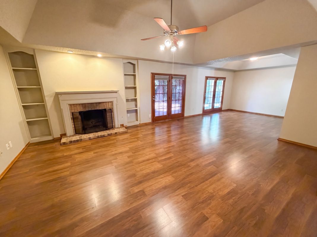 Property photo 3 of 1536 Creekside Dr