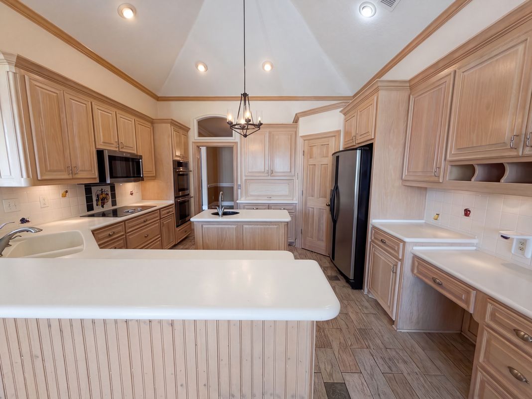 Property photo 2 of 619 Edgewood Ln