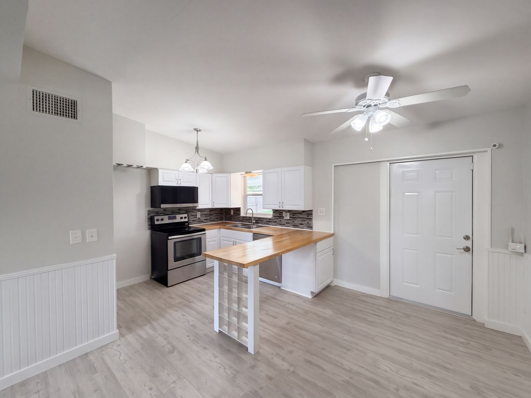 Property photo 3 of 1371 Jeffords St