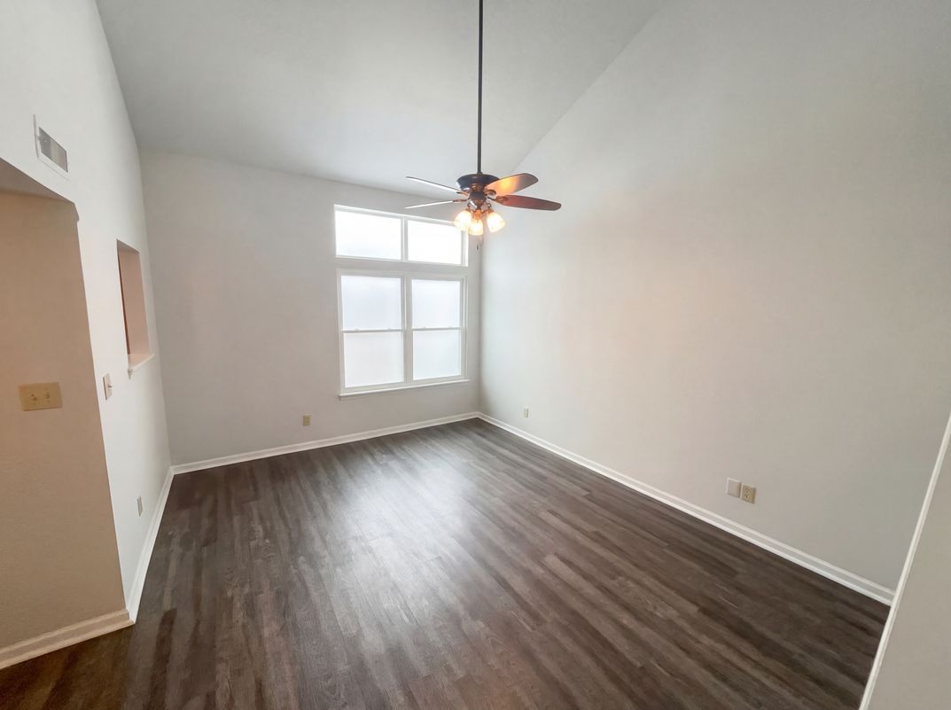 Photo 7 of 24 of 4925 Pembridge Dr, Indianapolis, IN