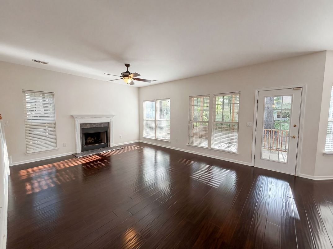 Property photo 3 of 8692 Hickory Creek Ct