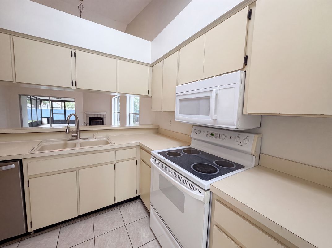 Property photo 2 of 8613 Cottonway Ln