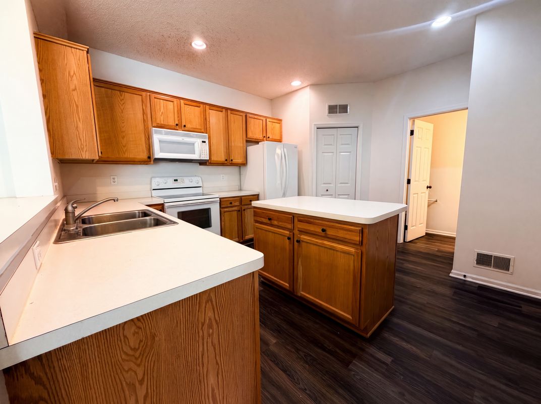 Property photo 2 of 5221 Robin Ln