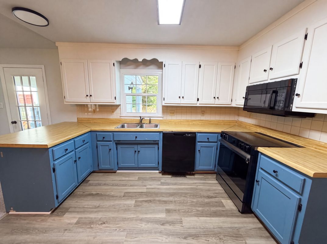 Property photo 2 of 10912 Belvoir Rd