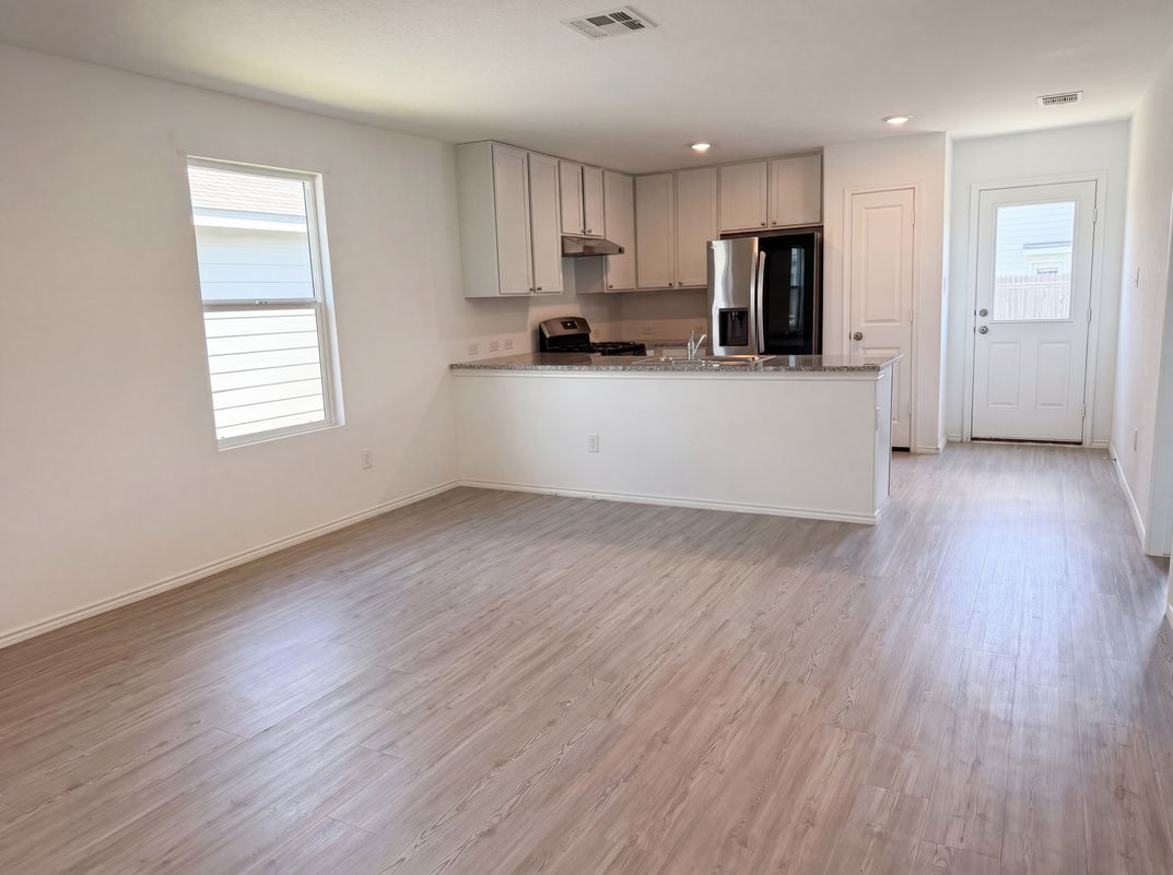 Property photo 3 of 5829 Texas Spur