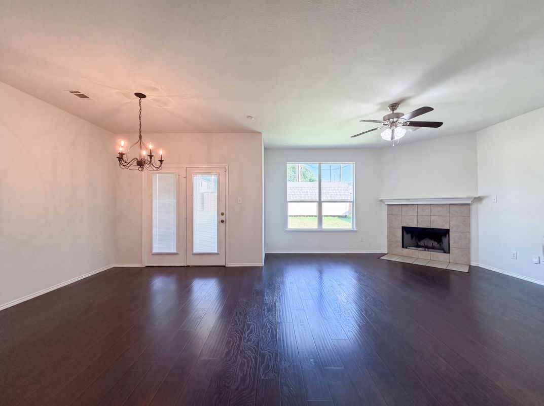 Property photo 3 of 1411 Niagara Falls Ct