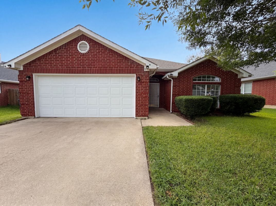 Property photo 1 of 5432 Nuthatch St