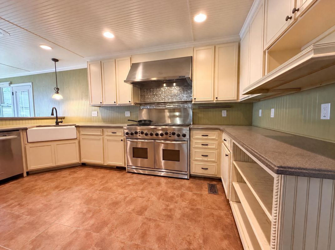 Property photo 3 of 3795 Churchill Dr