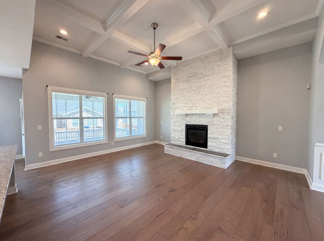 Property photo 3 of 209 Lacecap Rd
