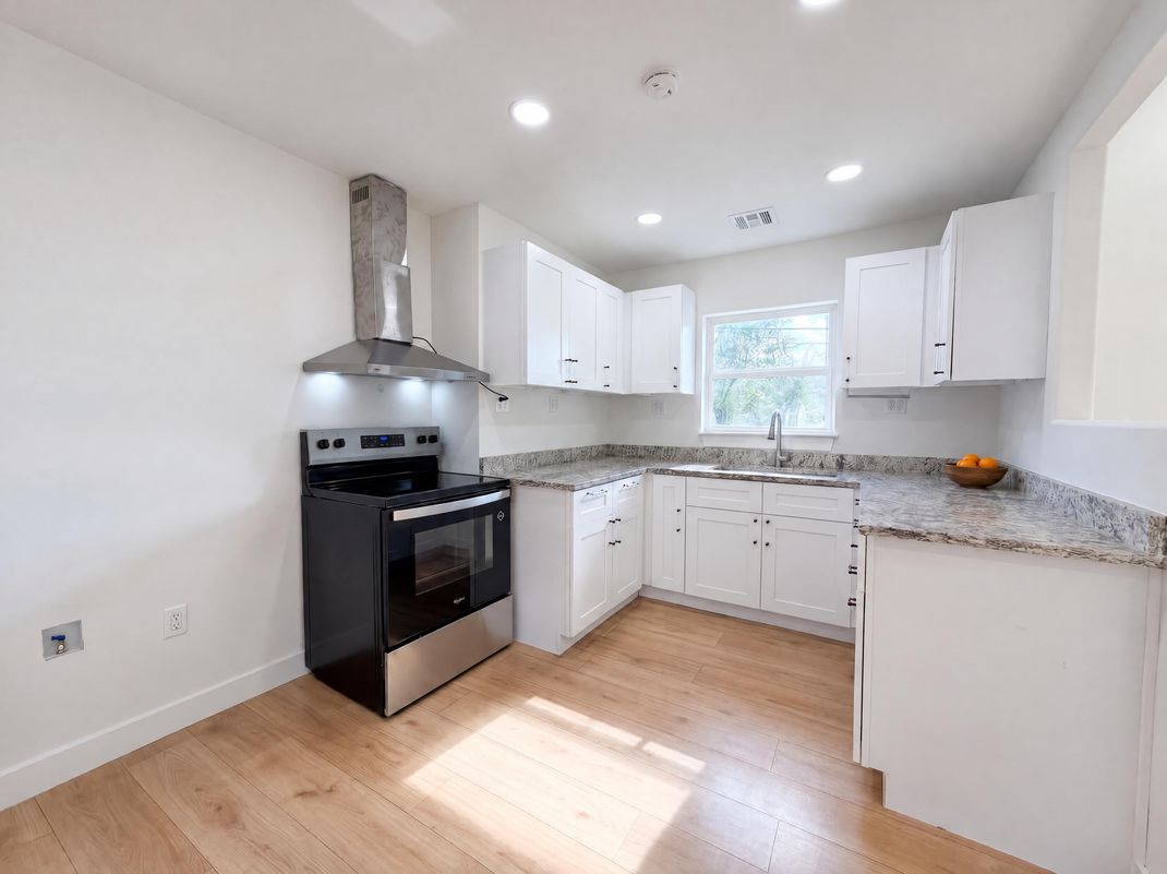 Property photo 2 of 606 E Langley Blvd