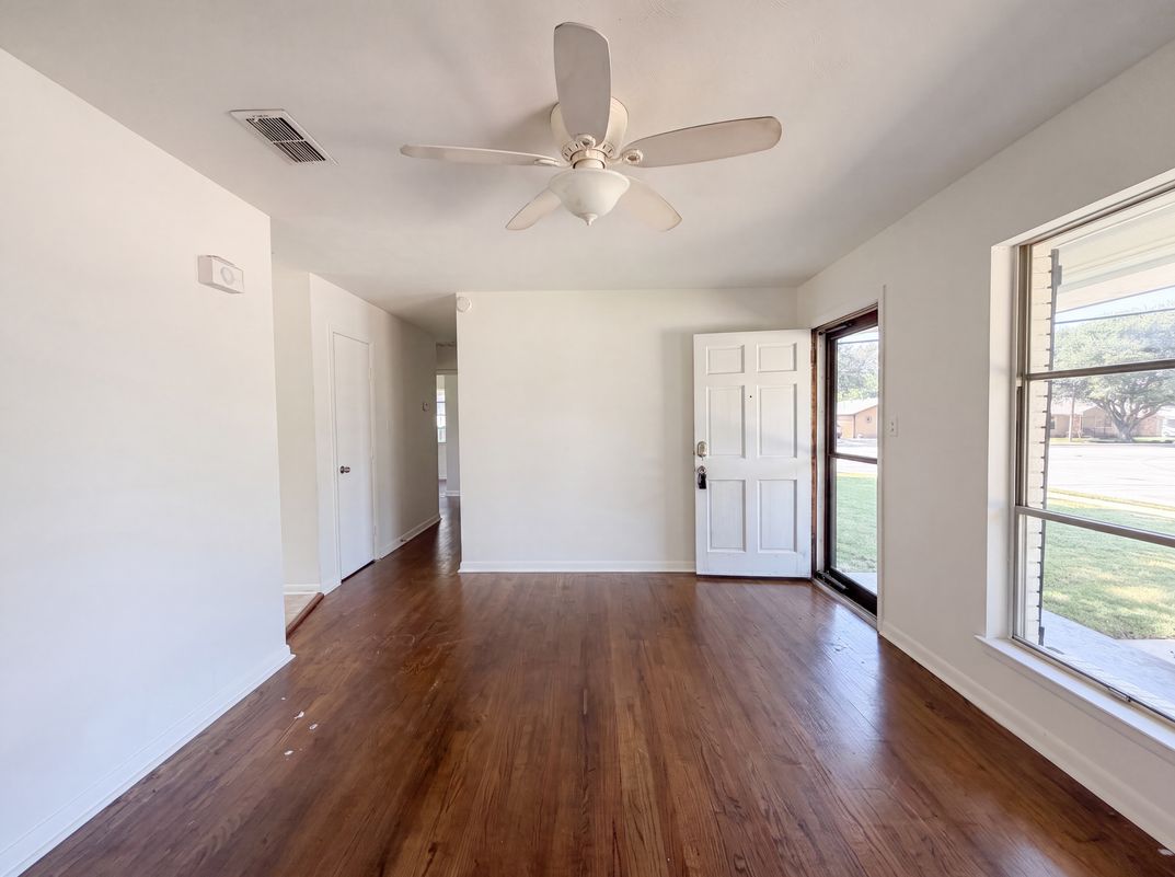 Property photo 3 of 1213 S Ridgeway Dr