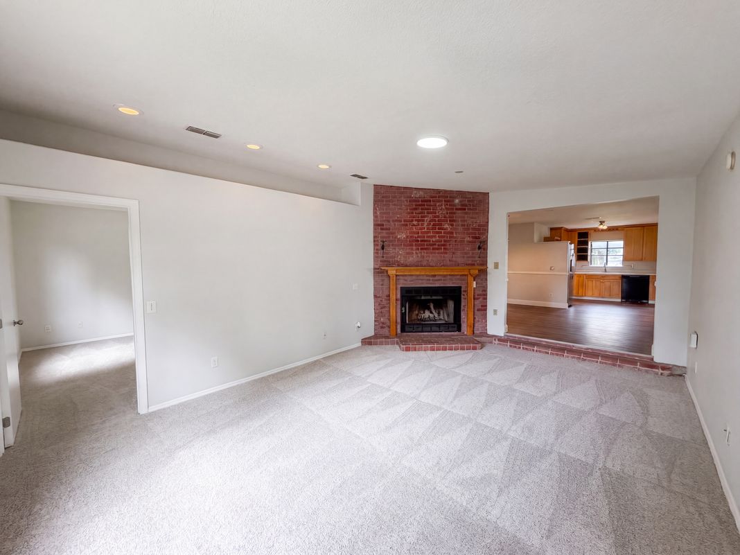 Property photo 3 of 1721 Evergreen St