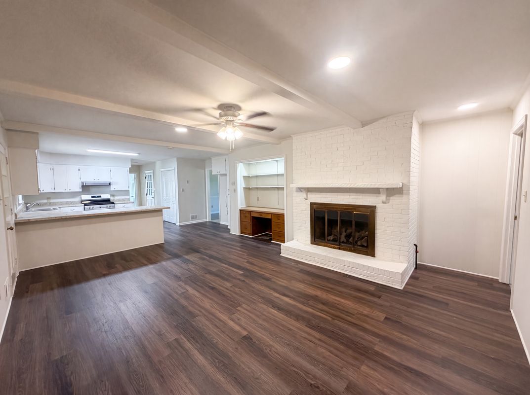 Property photo 3 of 604 Meadowbrook Dr